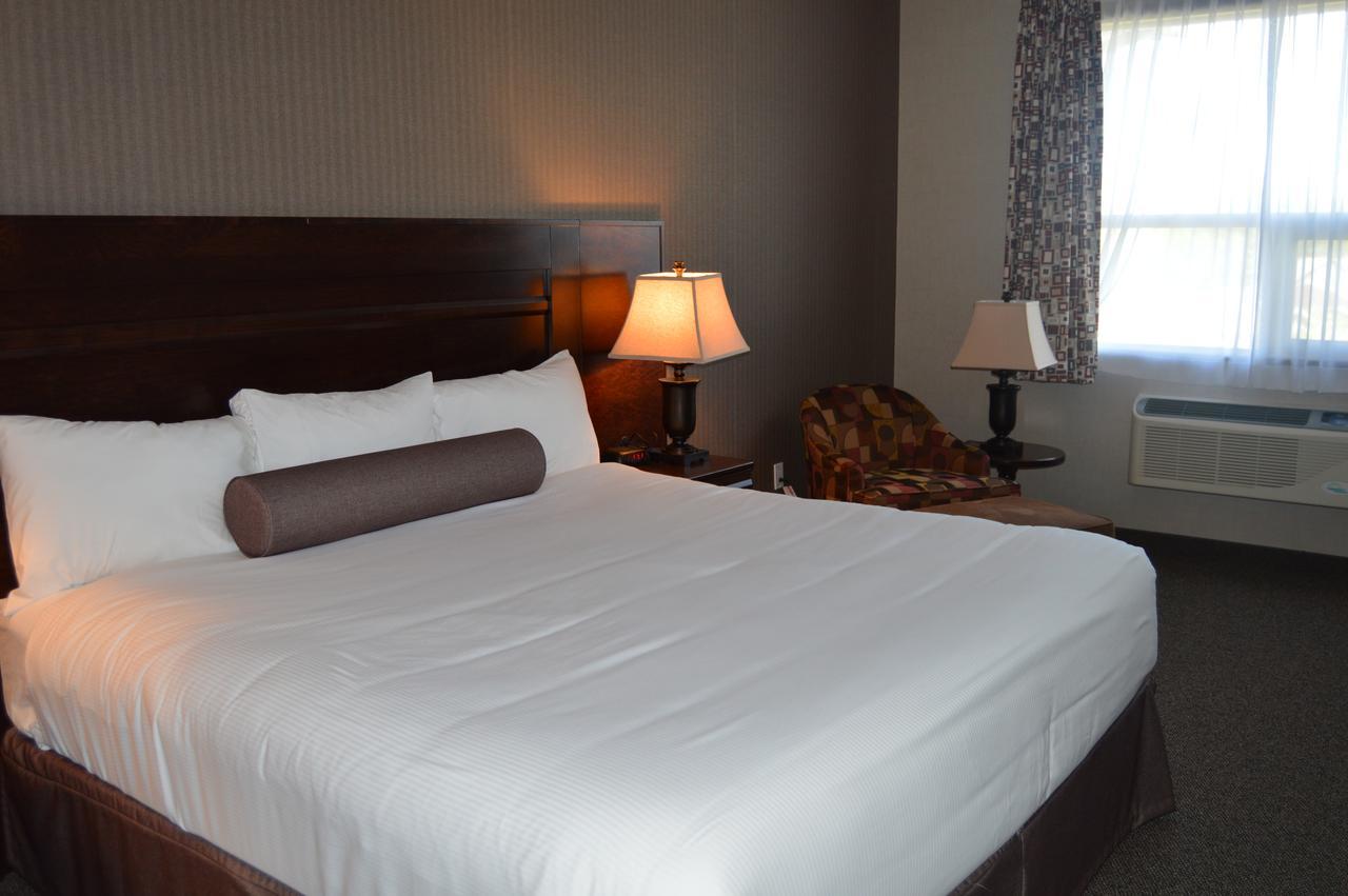 Cobble Creek Lodge Maple Creek Esterno foto