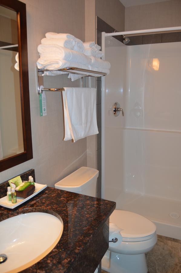 Cobble Creek Lodge Maple Creek Esterno foto